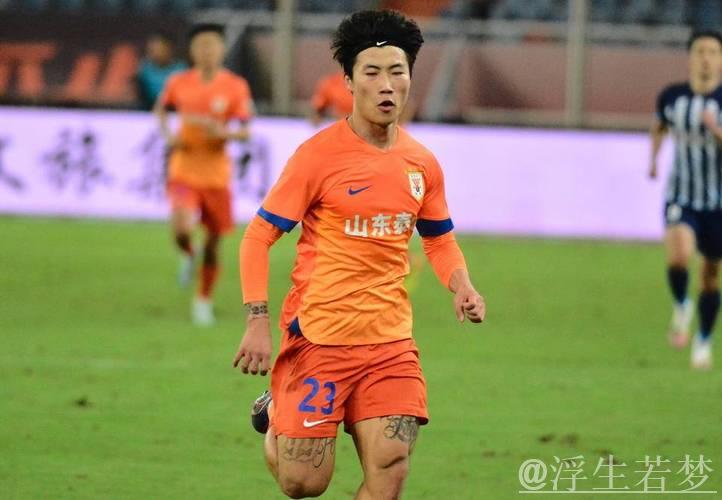 值得称赞,泰山队两新星加练,一天两练,谢文能态度真的没得说 值得称赞,泰山队两新星加练,一天两练,谢文能态度真的没得说