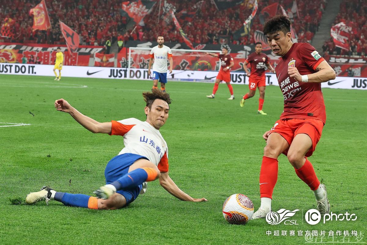 海港再度瞄准泰山队“双核”,边路国脚或成交易筹码 海港再度瞄准泰山队“双核”,边路国脚或成交易筹码